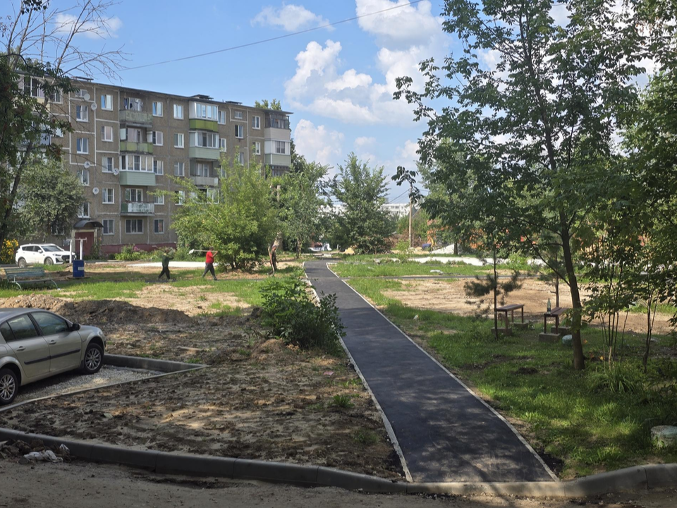 Во дворах на улице Макеева в Коломне проложили новые пешеходные дорожки