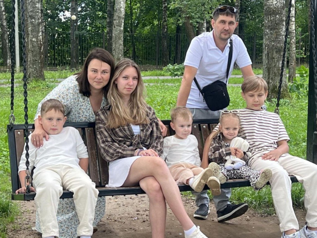 «Все делим поровну»: как многодетная семья из Талдома стала счастливой