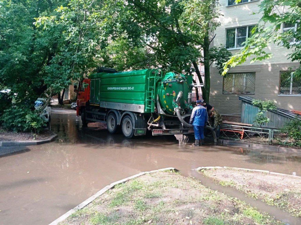 Коммунальные службы Пушкинского округа устраняют засоры и подтопления