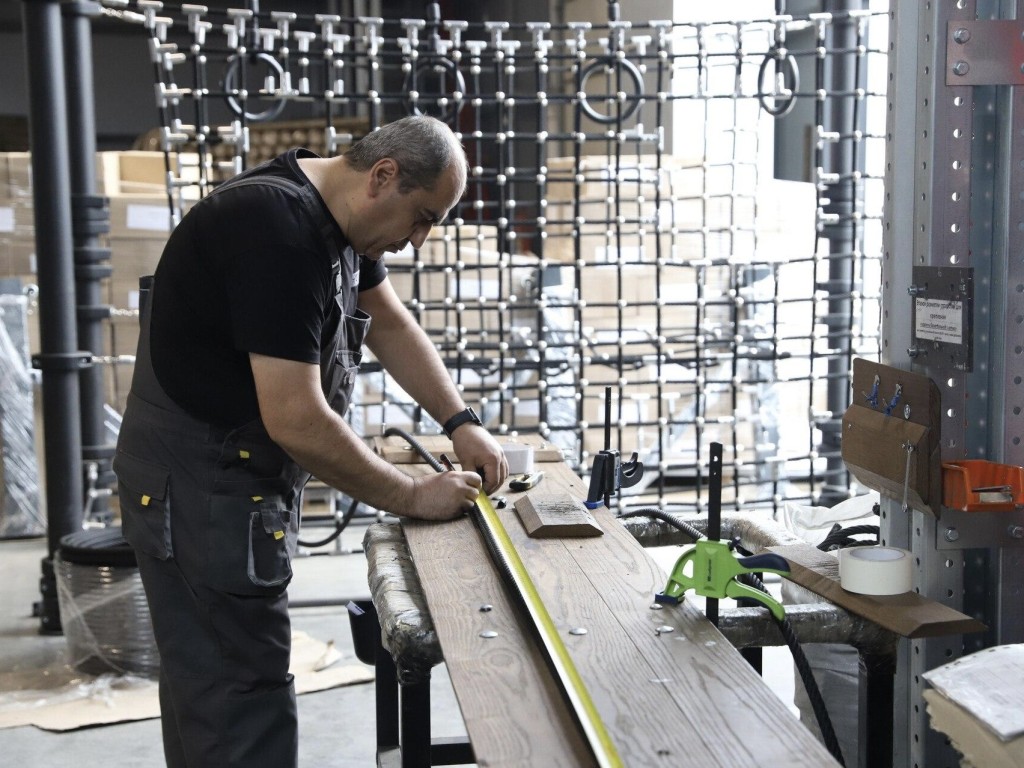 Глава Солнечногорска посетил новый завод для спортивного оборудования