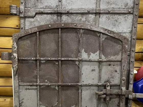Кованые двери XVII века продают в Воскресенске