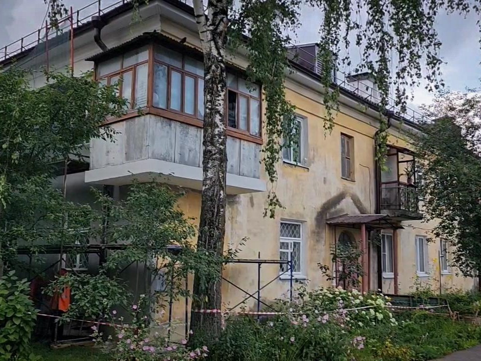 На улице Дзержинского ремонтируют 75-летний дом