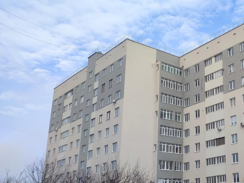 Строители Подмосковья восстановили многоэтажный дом в Мариуполе