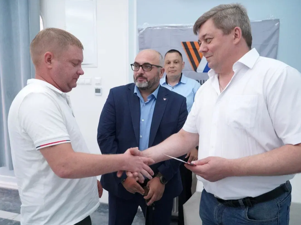 В Котельниках трем бойцам СВО вручили медали «Ветеран боевых действий»