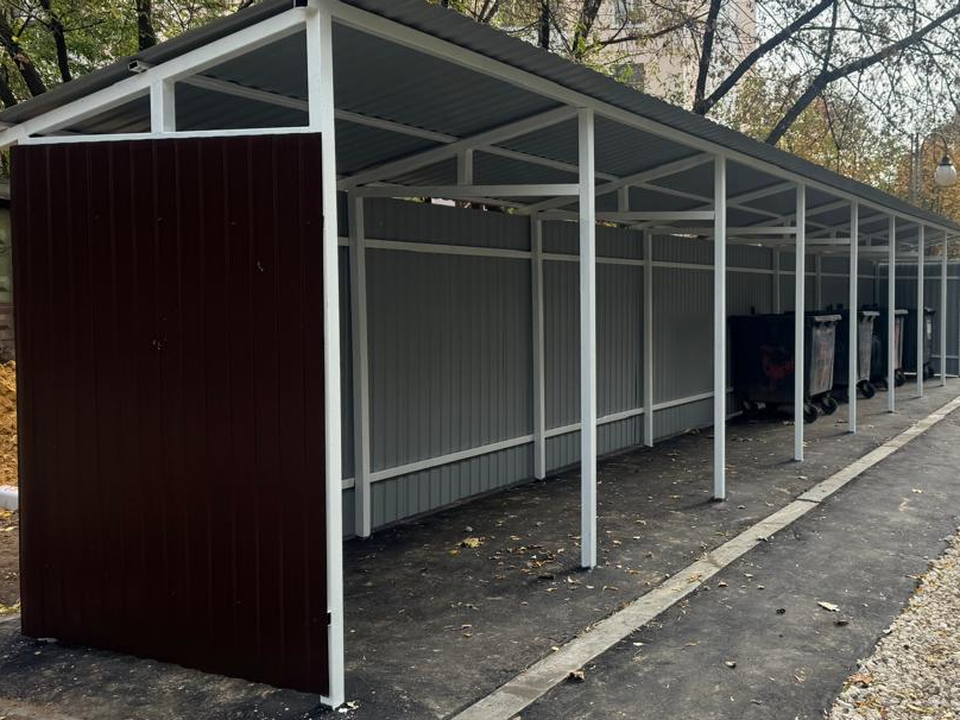 Контейнерные площадки по трем адресам модернизируют в Дзержинском в 2025 году