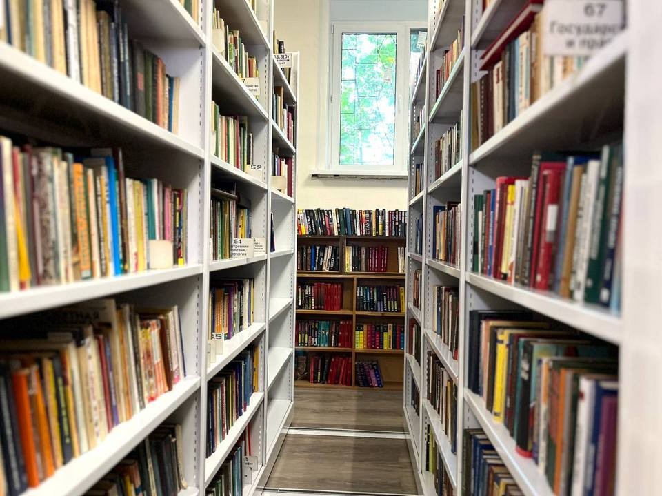 Новые механизированные стеллажи позволят компактнее хранить книги в библиотеке Лобни