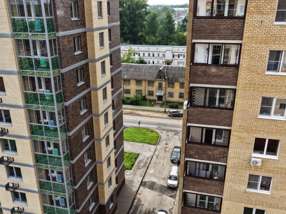 «Если бы упала — был бы фарш»: сосед в последний момент удержал женщину от падения