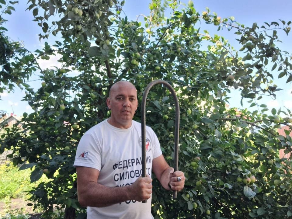 Сибирский силач-«сгибатель» начал подготовку к установке мирового рекорда в Люберцах