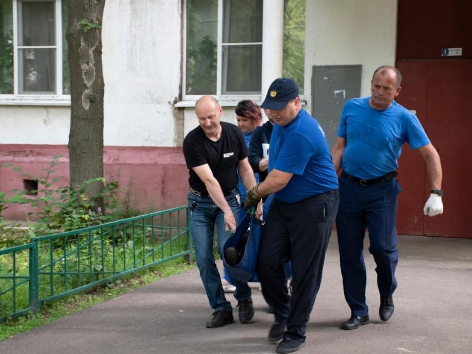 Спасатели транспортировали тяжелобольную пациентку весом более 100 кг в Андреевке