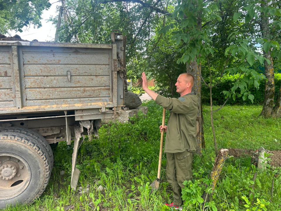 Машину торфосмеси привезли можайские активисты для обустройства памятного знака Борису Пильняку