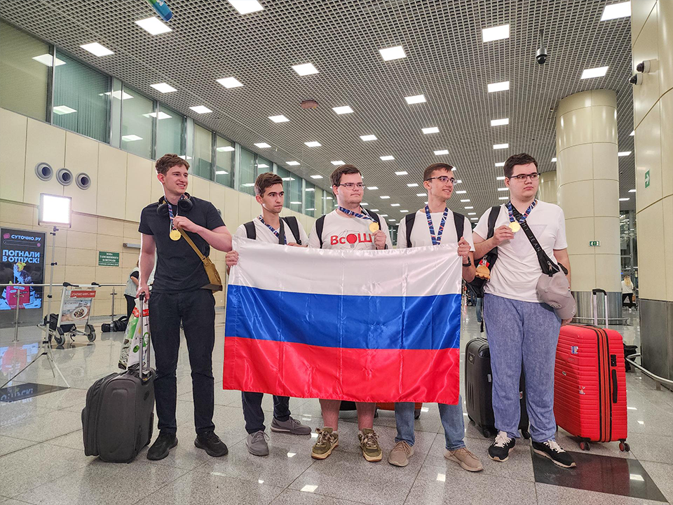 Школьники из Долгопрудного справились с программой третьего курса на Международной олимпиаде по физике