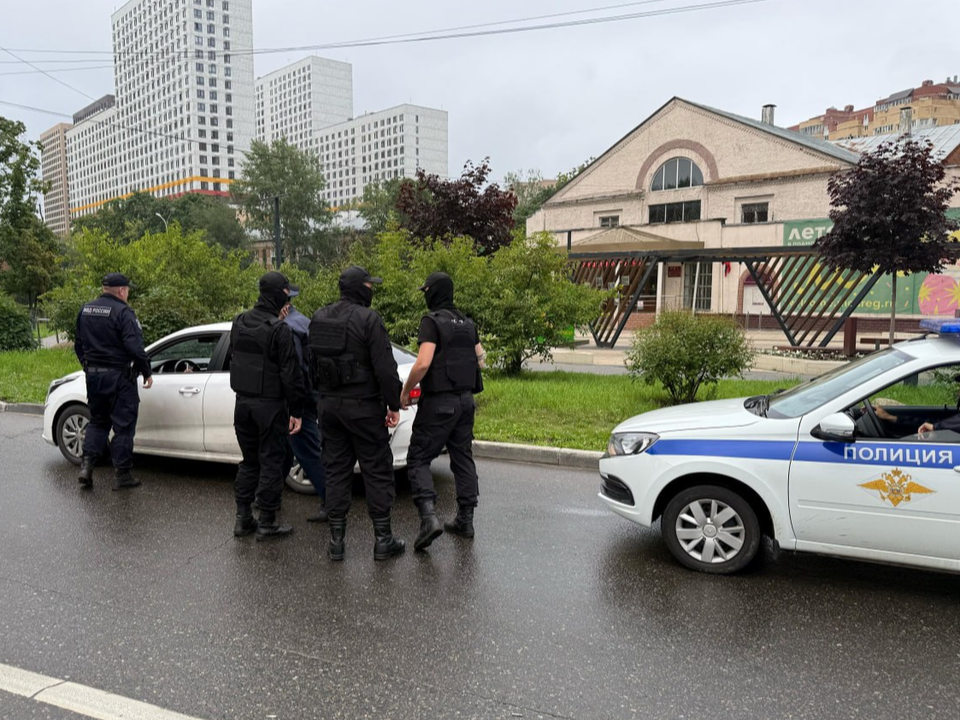 За неделю шесть автомобилей таксистов-нелегалов забрали на спецстоянку в Котельниках