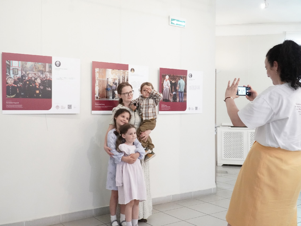 Моменты любви и тепла: в Дмитрове открылась семейная фотовыставка