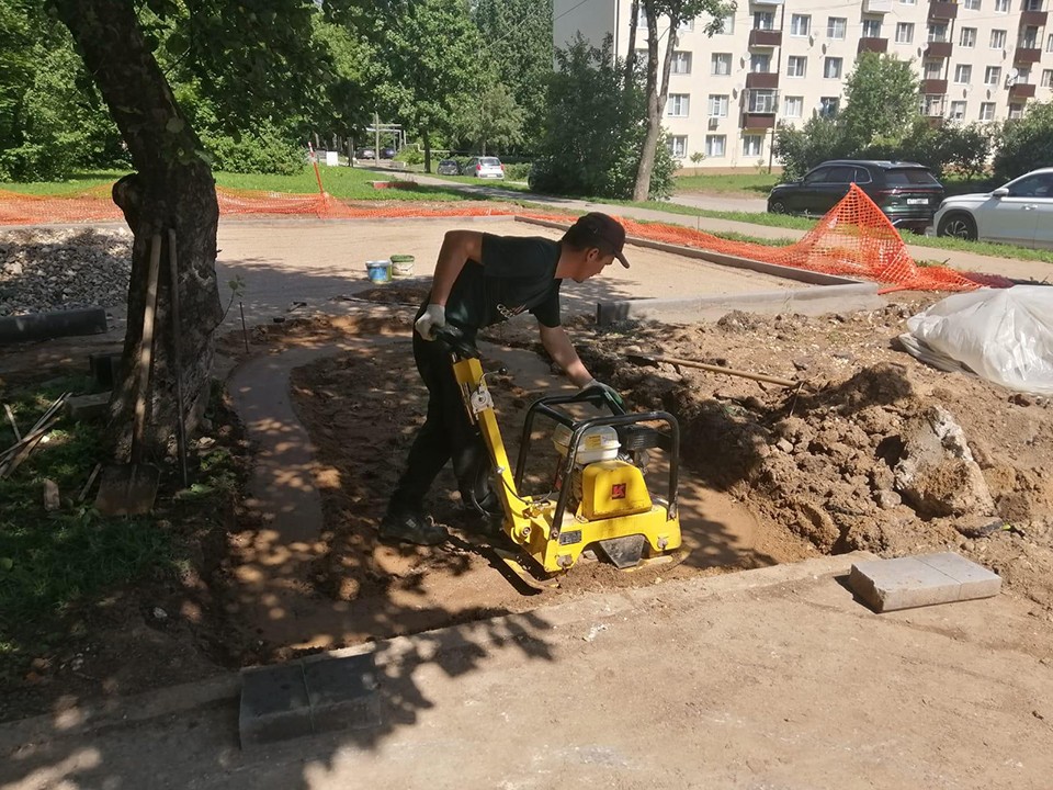 В Восходе обустраивают спортивную площадку для уличных тренировок