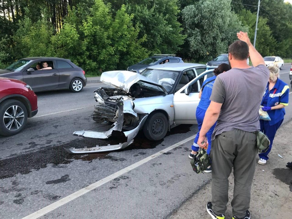 Спасатели оказали помощь водителю, пострадавшему в ДТП под Солнечногорском