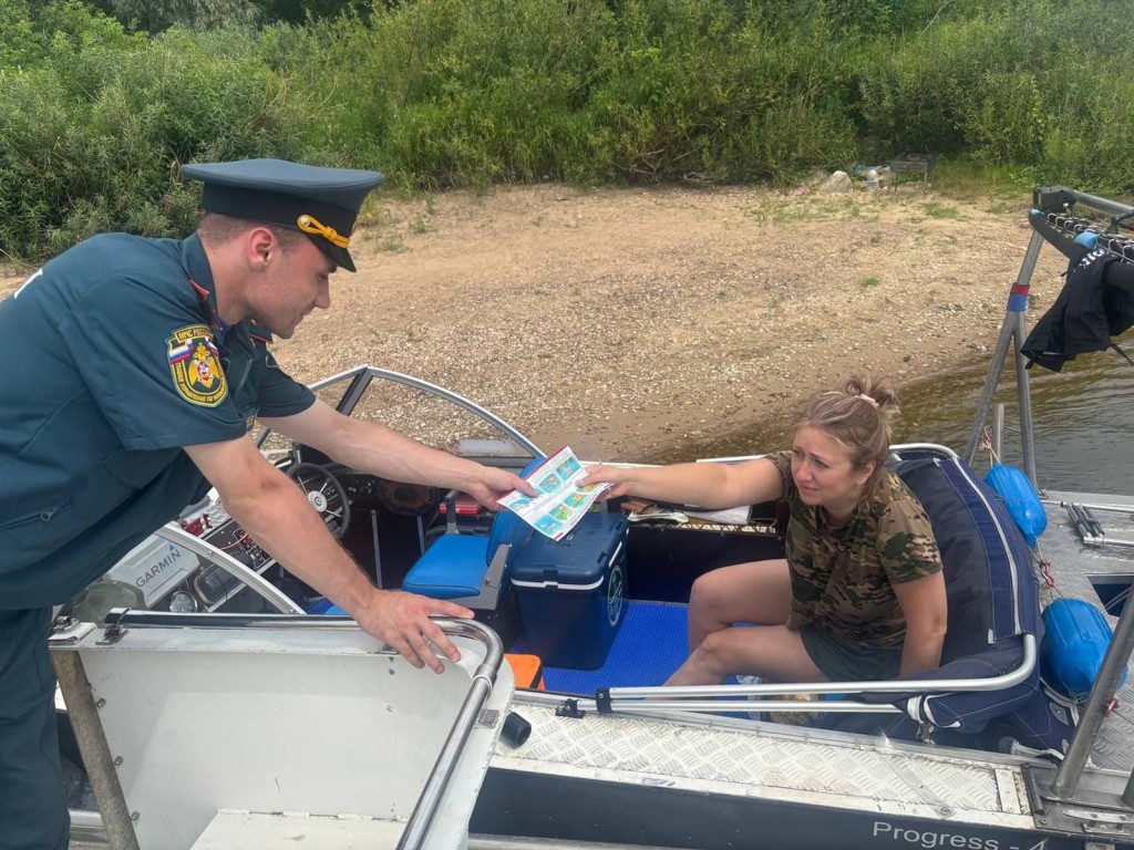 Безопасность на воде: на Оке в Ступине прошел профилактический рейд