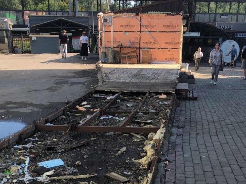 Незаконные торговые павильоны демонтируют в микрорайоне Кучино в Балашихе