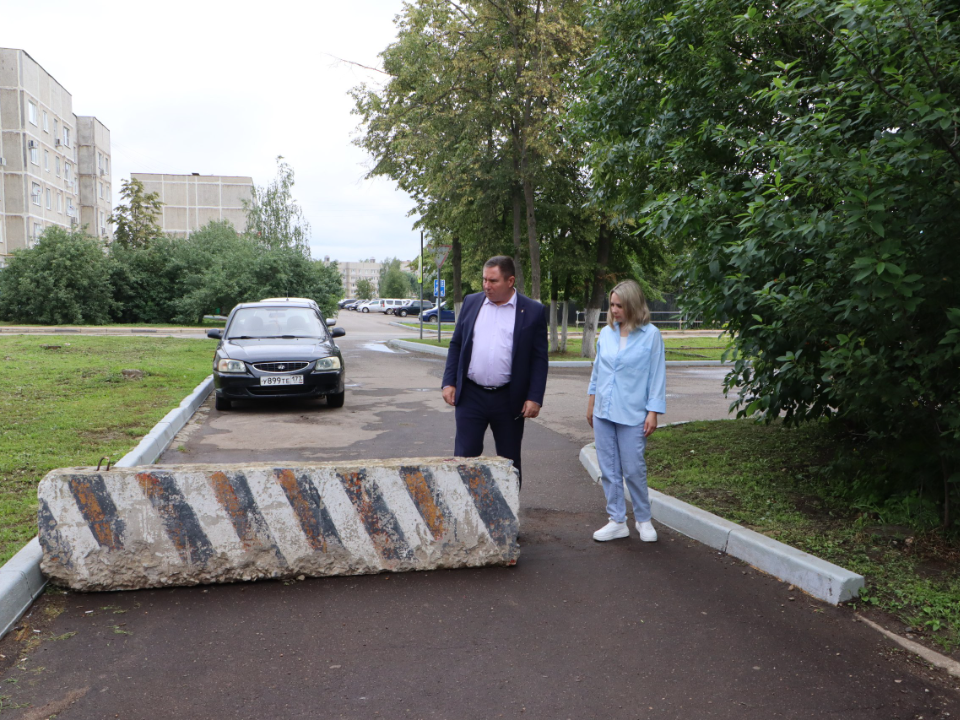Тротуар в Центральном мкр сделали удобнее для инвалидов и мам с колясками