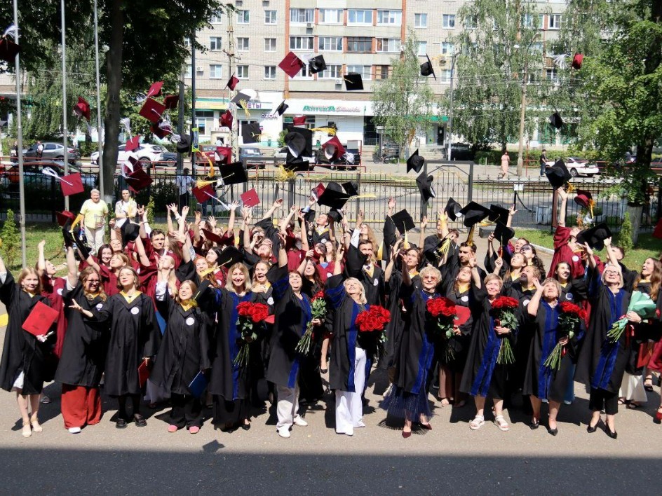 Выпускные прошли в вузах Подмосковья