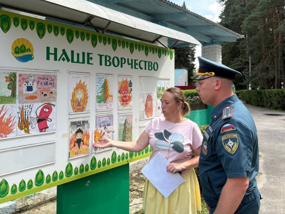 Дети из лагеря в Шатуре попробовали себя в роли пожарных