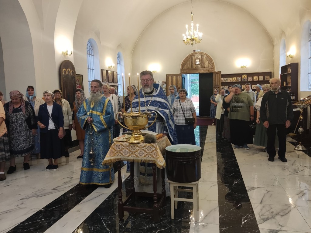 В Конобееве и Барановском отметили День Казанской иконы Божией Матери