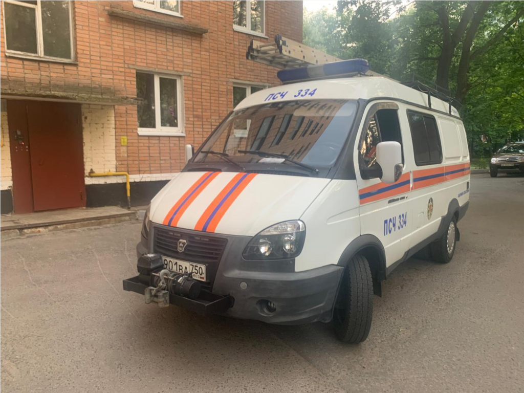 В Ступине спасатели проникли в квартиру, где была девочка, оказавшаяся взаперти