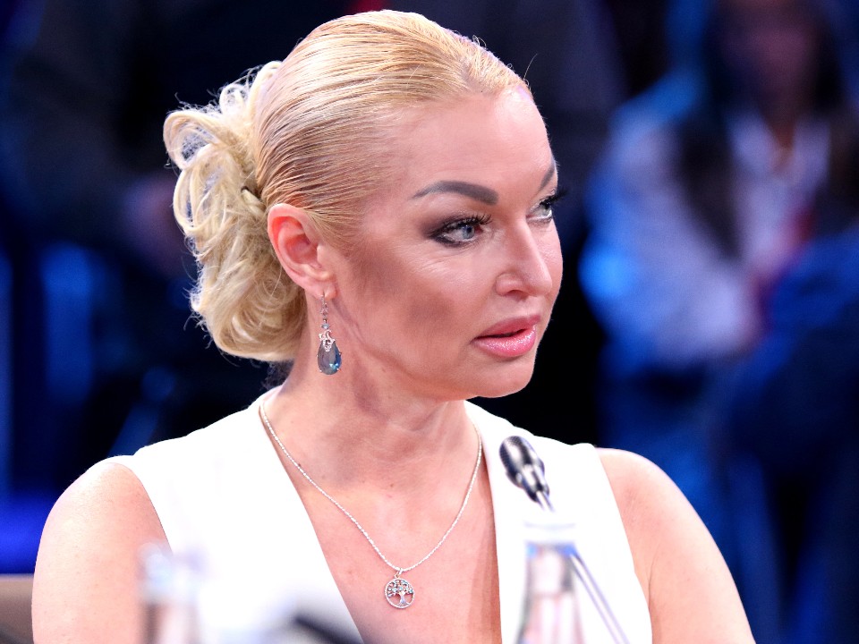 Балерина Волочкова снялась топлес