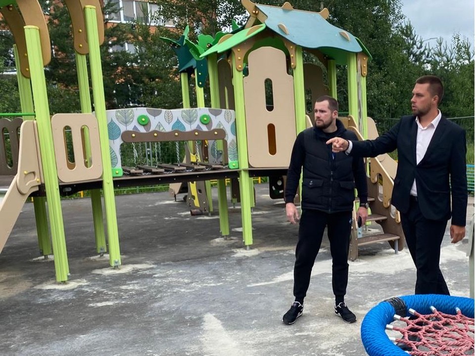 В Черноголовке покрасят и отремонтируют игровые элементы на детских площадках