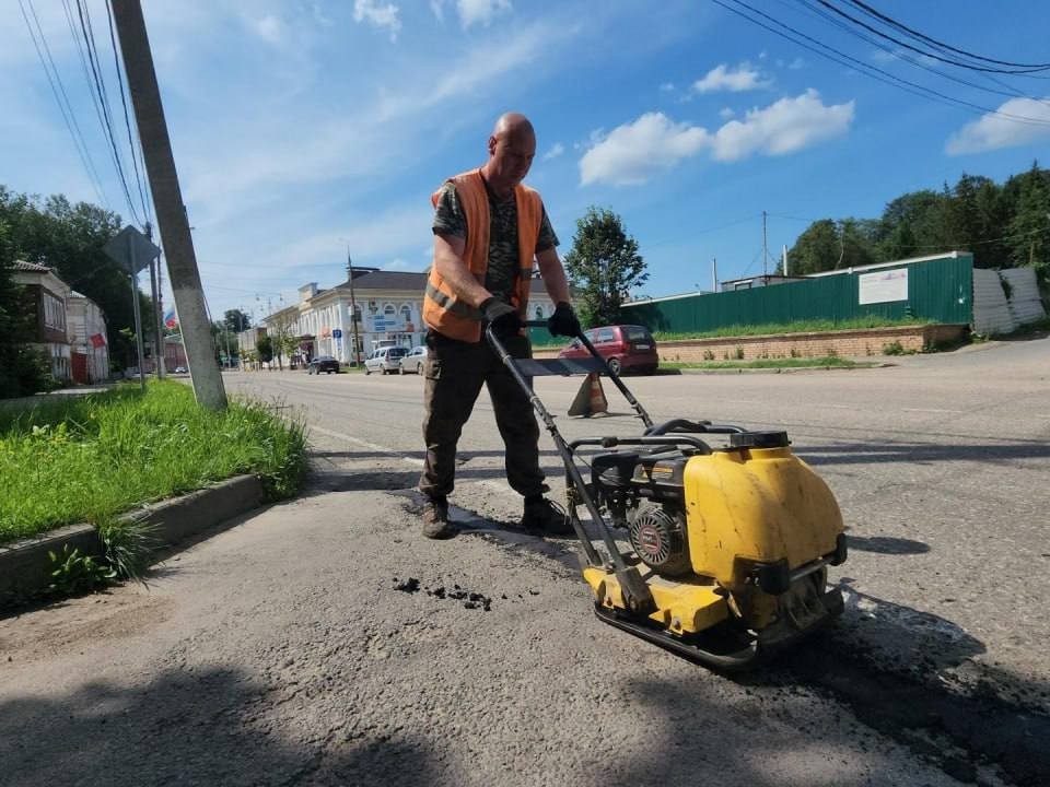 В Волоколамске отремонтировали более 1500 ям на дорогах