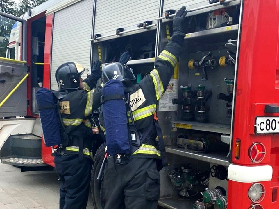Тушение под ливнем спасло дом в Одинцове от полного выгорания