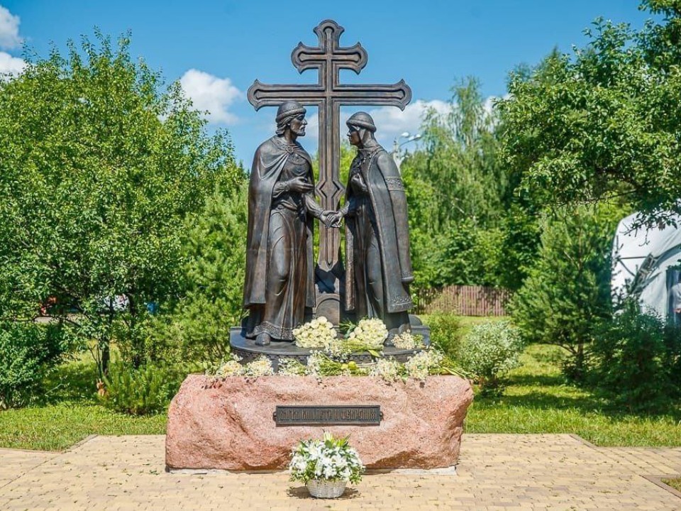Символы любви сделали в Звенигороде в День семьи