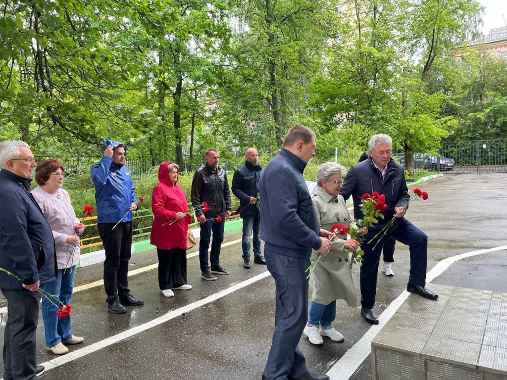 В День ветеранов боевых действий в Лыткарине возложили цветы в память о героях