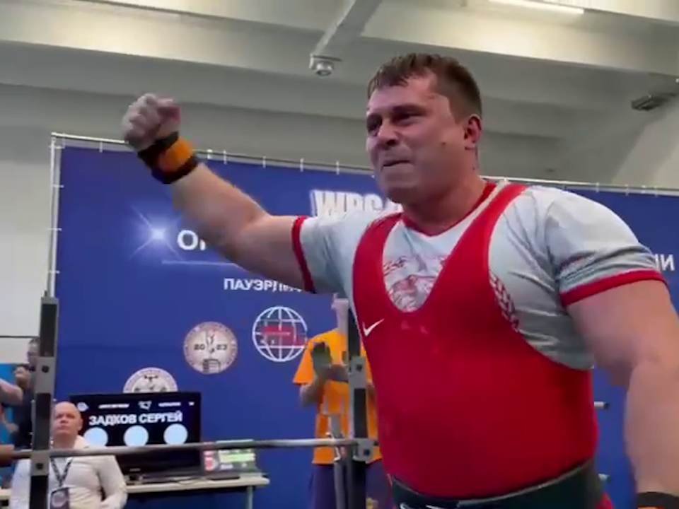Чеховец Сергей Задков пополнил коллекцию наград, подняв 200 кило