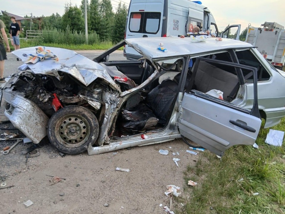 Спасатели  оказали помощь 18-летнему водителю, пострадавшему в ДТП в Можайском округе