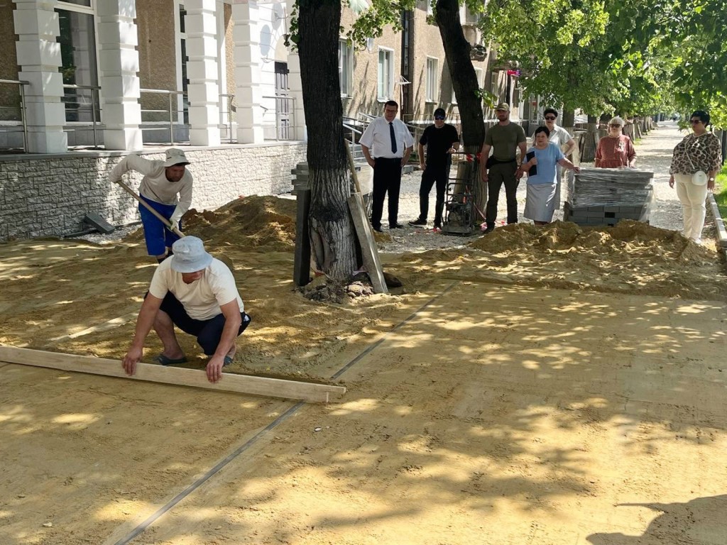 Реконструкцию пешеходной зоны на улице Андропова завершат к 10 августа
