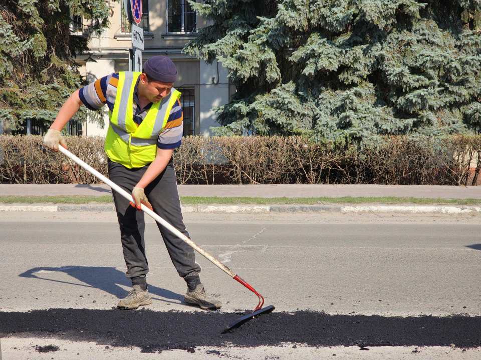 В Электростали отремонтировали почти 500 кв. м. разбитого дорожного полотна