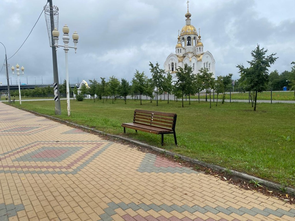 В Ступине установили лавочки на дороге к храму по просьбе жителей