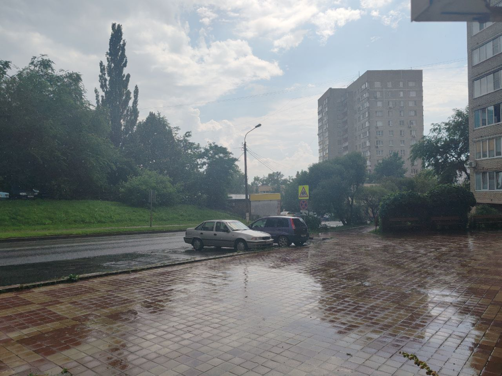 В МЧС предупреждают: град, гроза и ливень накроют Дзержинский до конца дня 24 июля