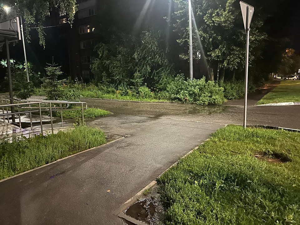 «Глубокое море» перед входом в женскую консультацию ликвидировали в Пушкино