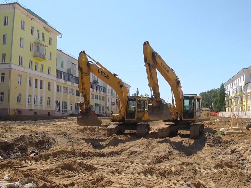 На проспекте Победы расчищают территорию от старого покрытия