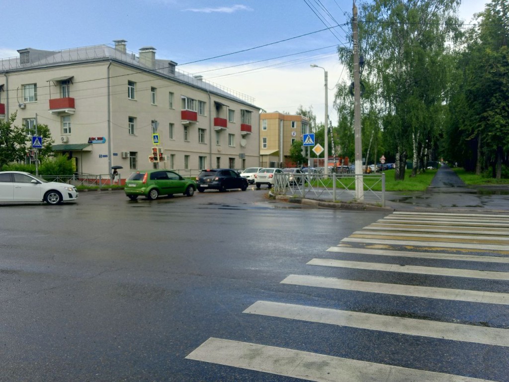 Стало известно, что «окрасило» егорьевские улицы в бордовый цвет