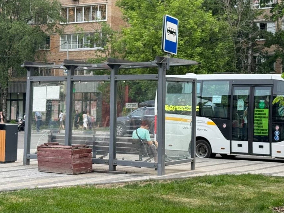 Вандалы разгромили остановку в Клину