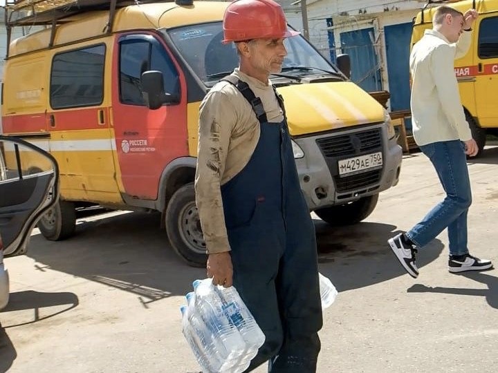 В Солнечногорске из-за жары организовали раздачу бесплатной питьевой воды