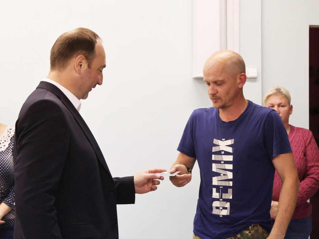 В Ступине новые участники получили членские карточки Ассоциации ветеранов СВО