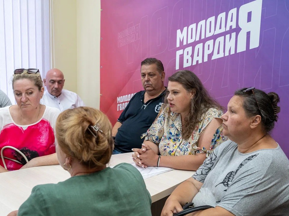 Дорожные зеркало, знак и разметка установят в Растовцах после обращения жителей