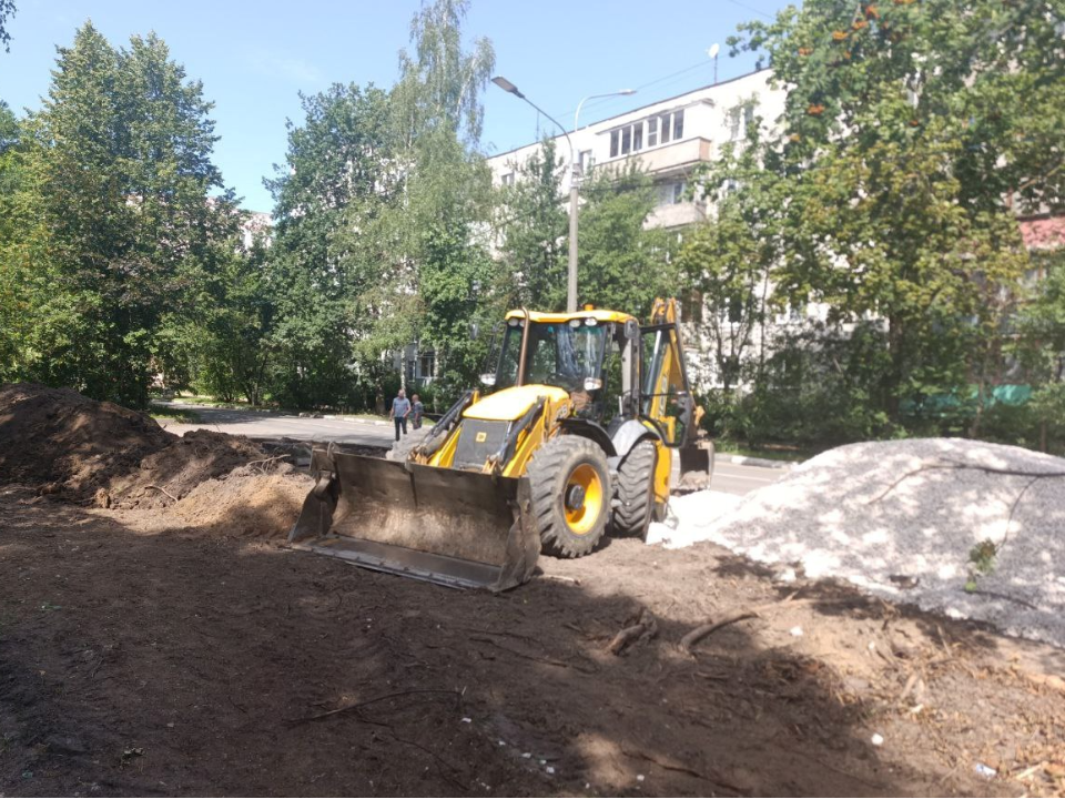 В Электростали ремонтируют тротуары на улицах Мира и Западной