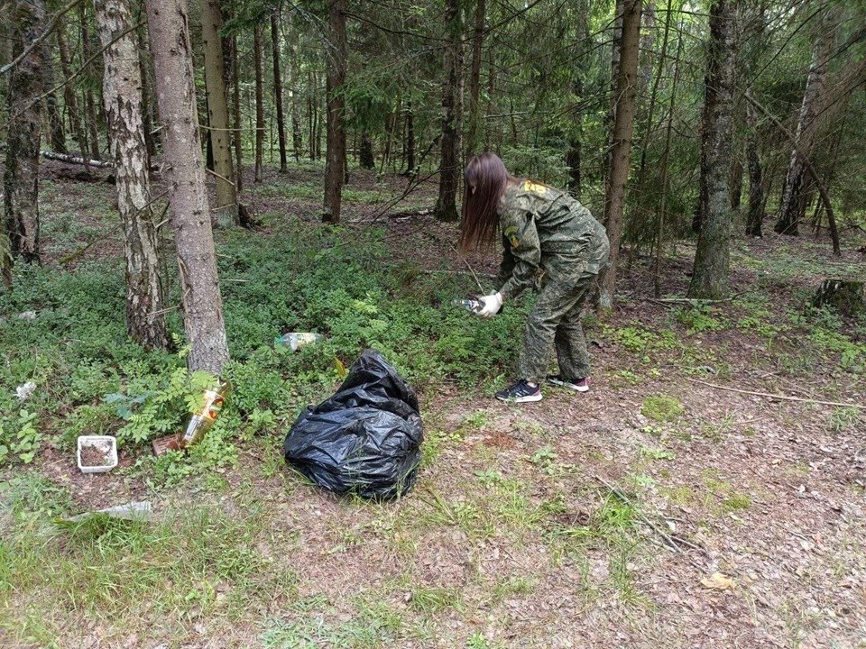 В Орехово-Зуевском округе лесники вывезли более 13 кубометров мусора из леса