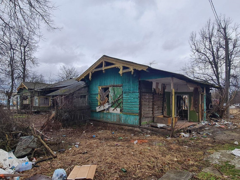 В Волоколамске снесли аварийный многоквартирный дом