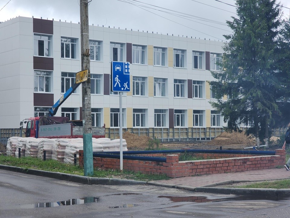 В школе поселка Авсюнино строители приступили к внутренней отделке помещений