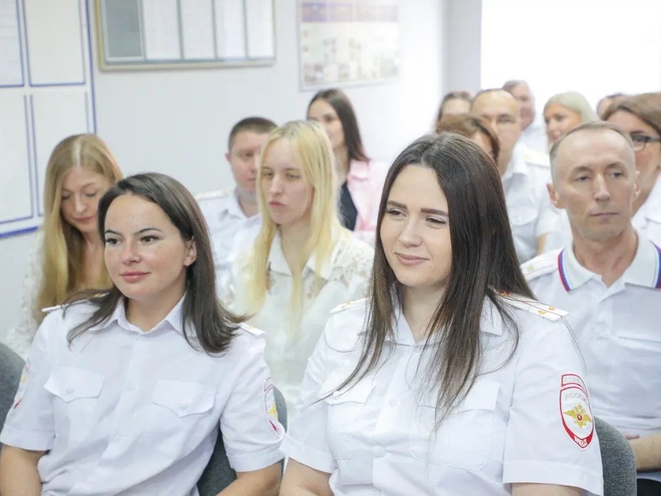 Сотрудников ГИБДД Балашихи поздравили с профессиональным праздником